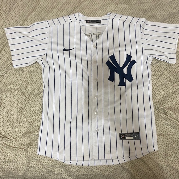 New York Yankees Jersey (JETER) - Picture 1 of 3